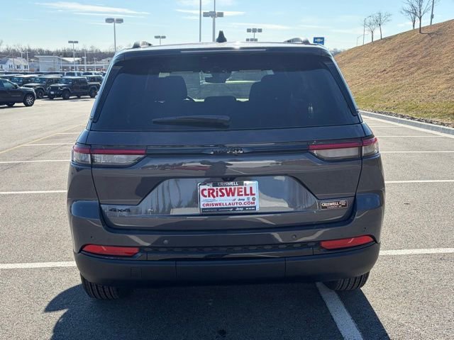 New 2025 Jeep Grand Cherokee Altitude w/ Trailer Tow Package image 6