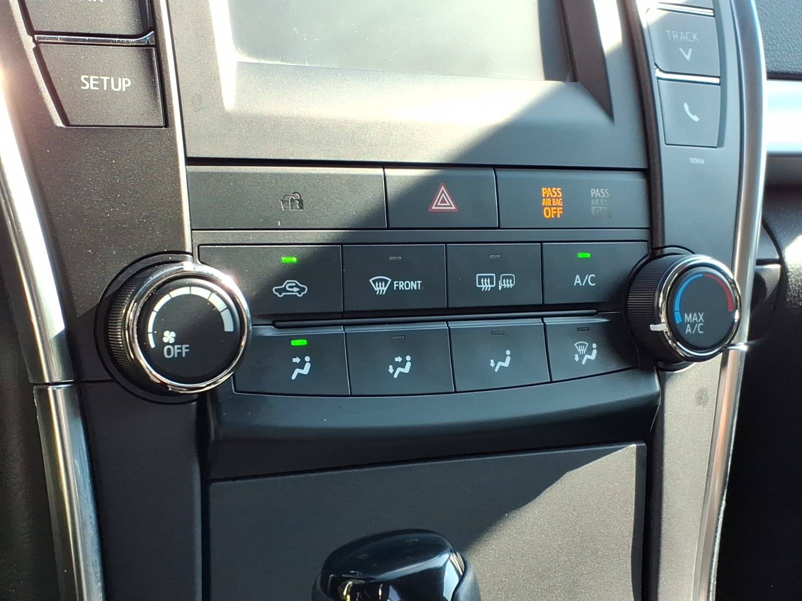 Used 2016 Toyota Camry SE FWD image 18