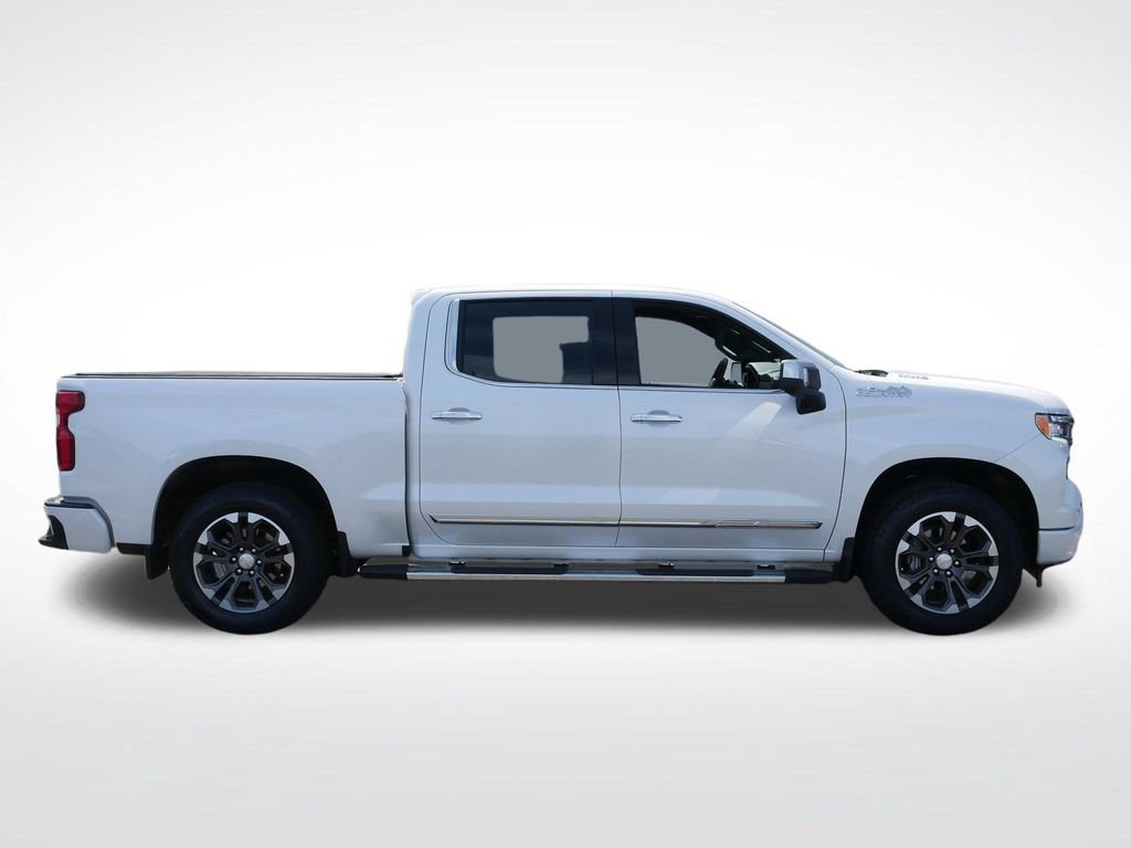Used 2024 Chevrolet Silverado 1500 High Country w/ Technology Package AWD/4WD image 2