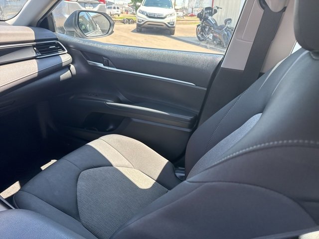 Used 2022 Toyota Camry LE image 14