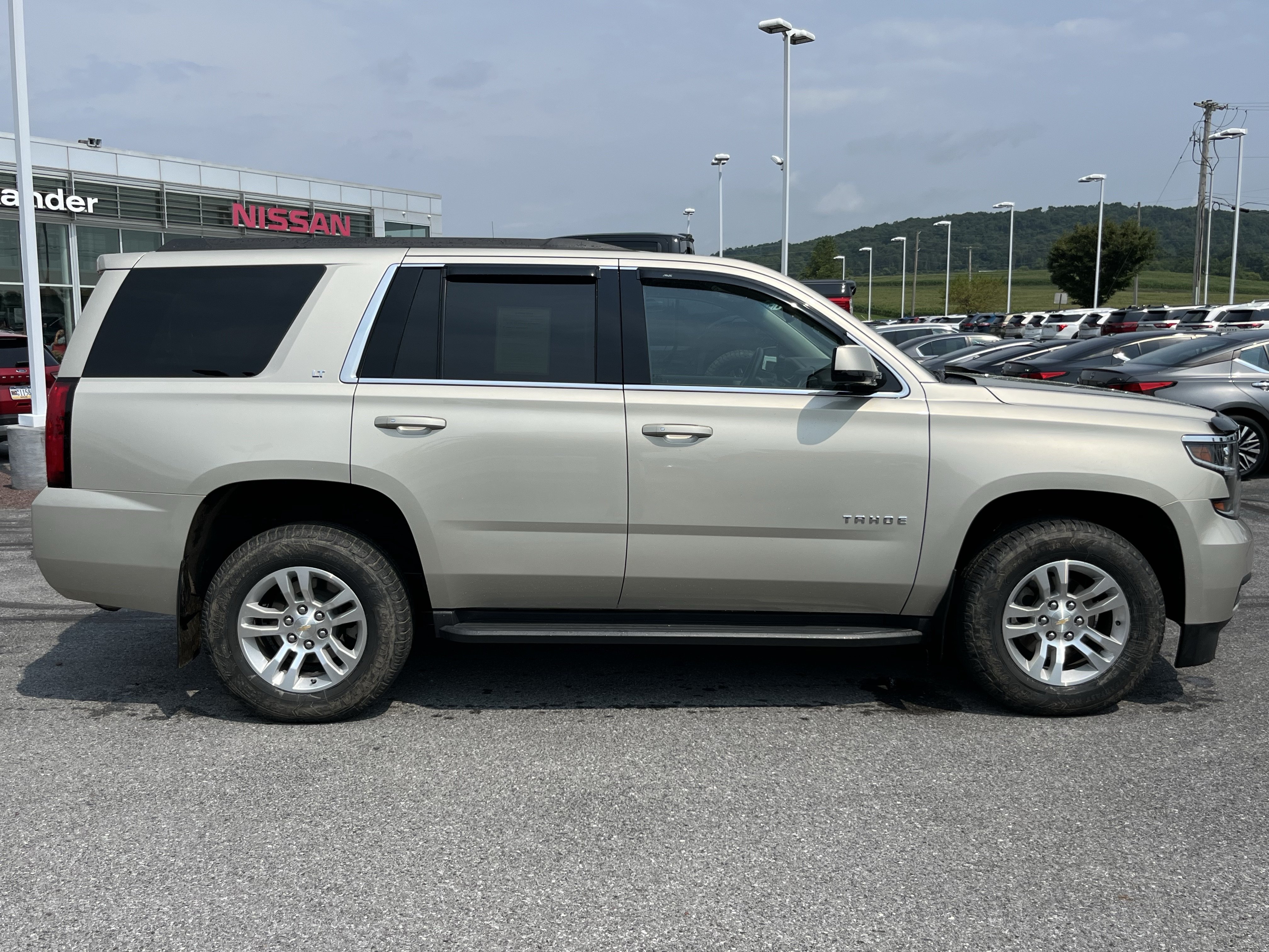 Used 2015 Chevrolet Tahoe LT w/ Luxury Package AWD/4WD image 2