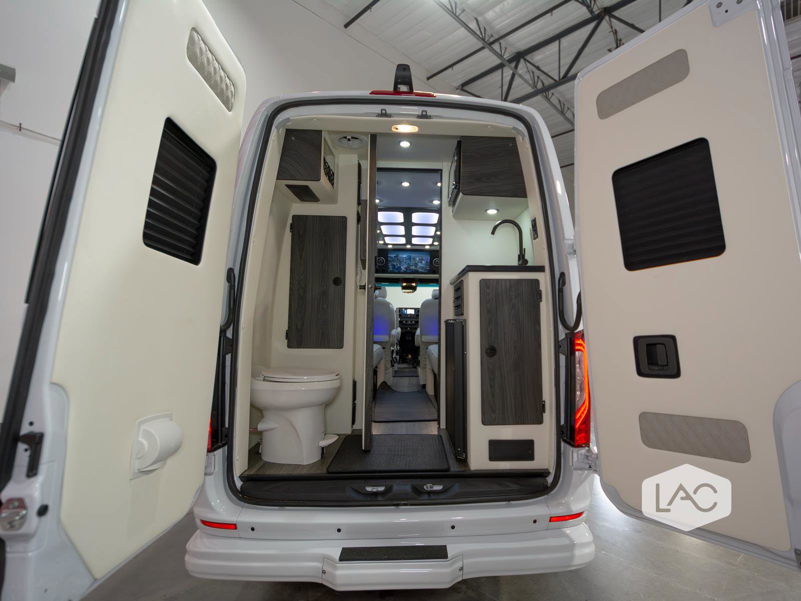 Used 2025 Mercedes-Benz Sprinter 3500 image 8