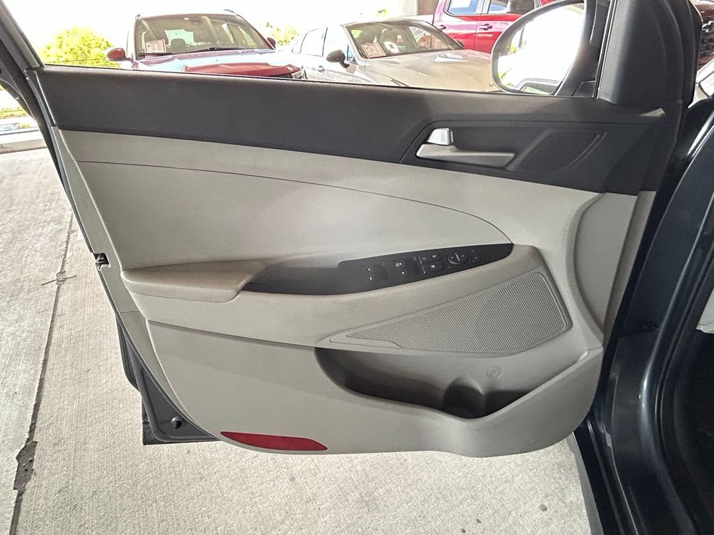Used 2021 Hyundai Tucson SE w/ Cargo Package FWD image 17