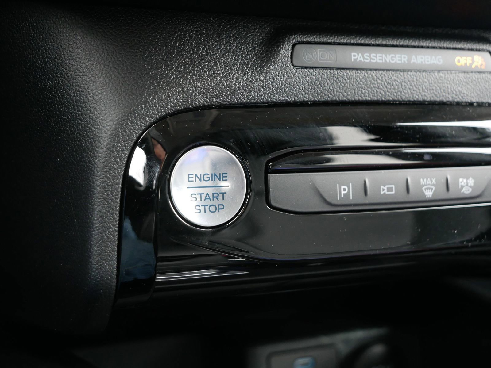 Certified 2023 Ford Escape Platinum image 32