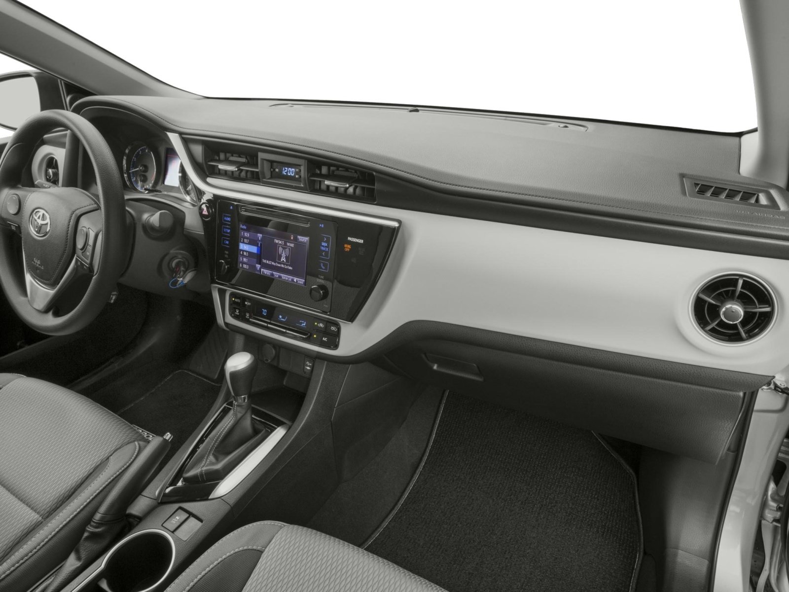 Used 2017 Toyota Corolla LE w/ Carpet Mat Package (TMS) FWD image 10