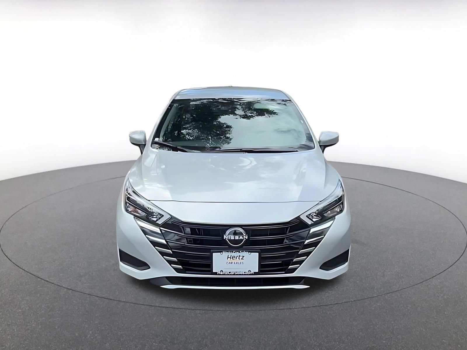 Used 2025 Nissan Versa SV image 4