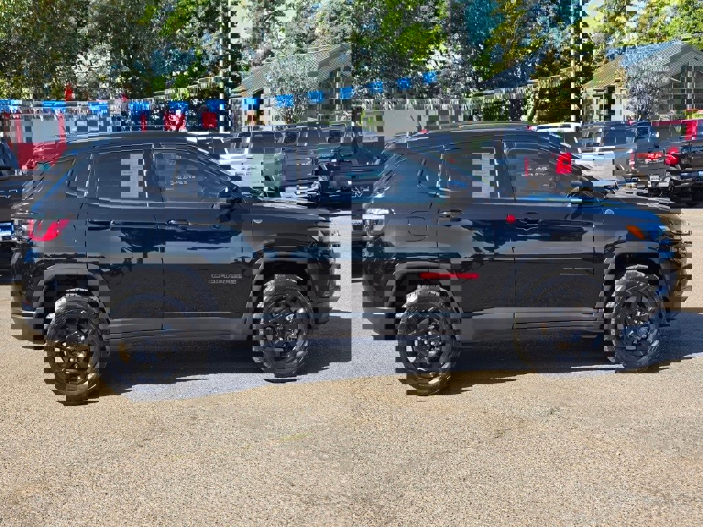 Used 2023 Jeep Compass Trailhawk image 6