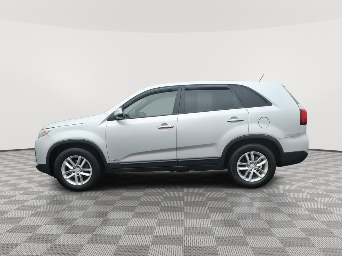 Used 2015 Kia Sorento LX image 4