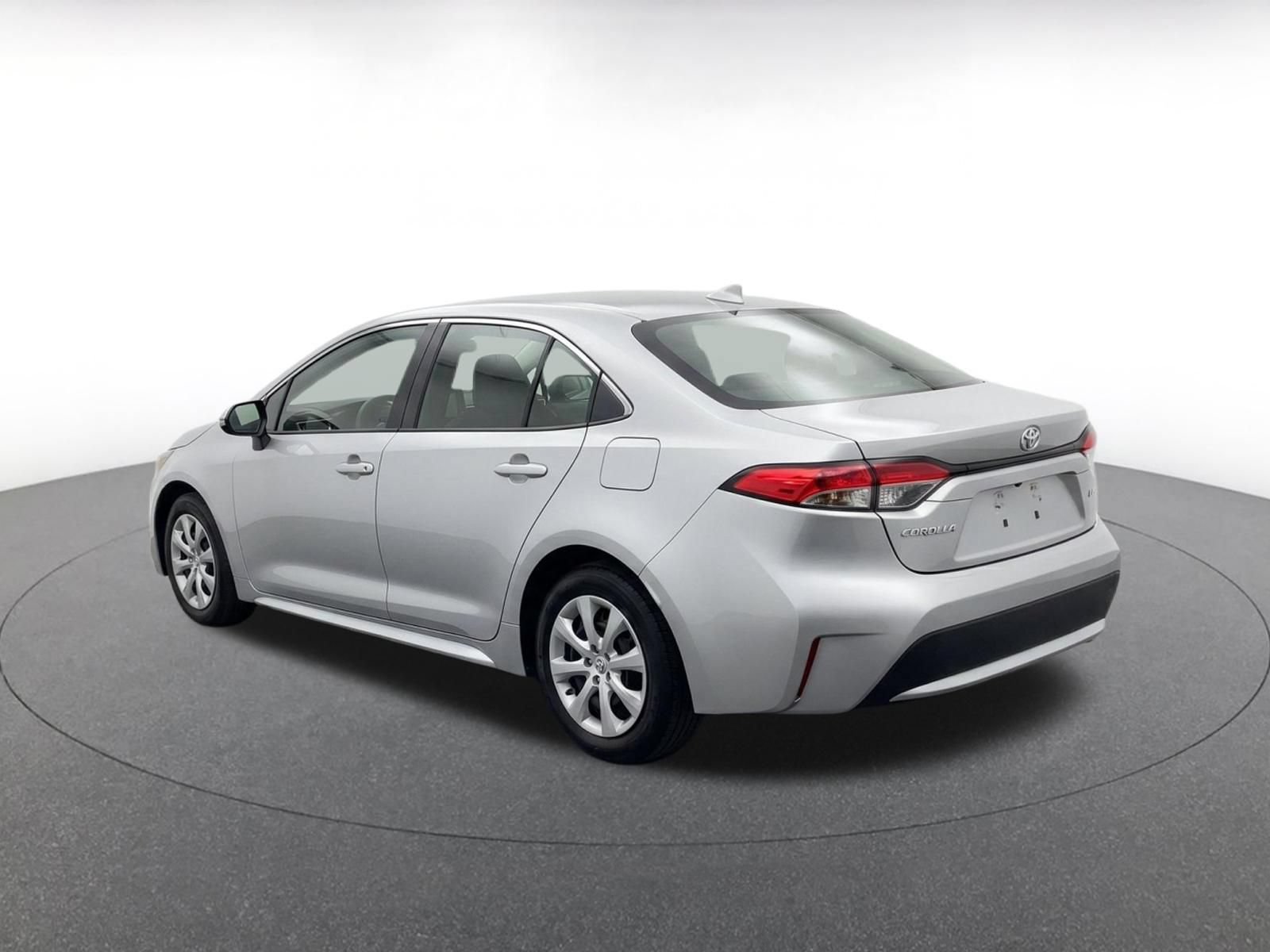 Used 2025 Toyota Corolla LE FWD image 7