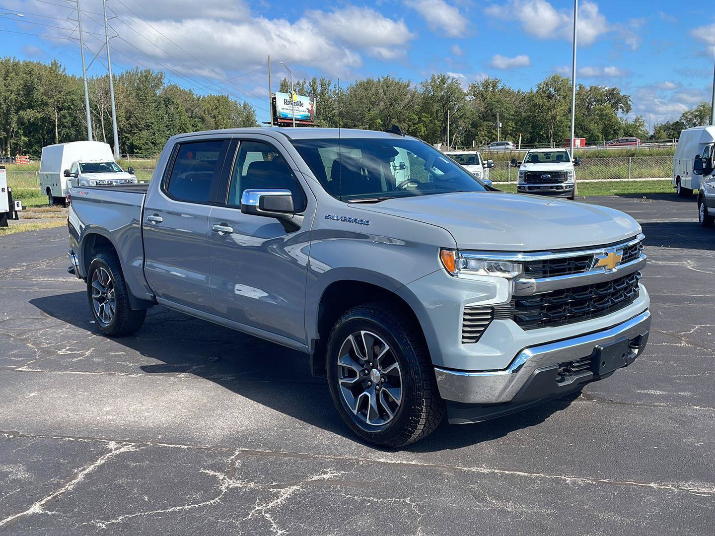 Used 2024 Chevrolet Silverado 1500 LT AWD/4WD image 7
