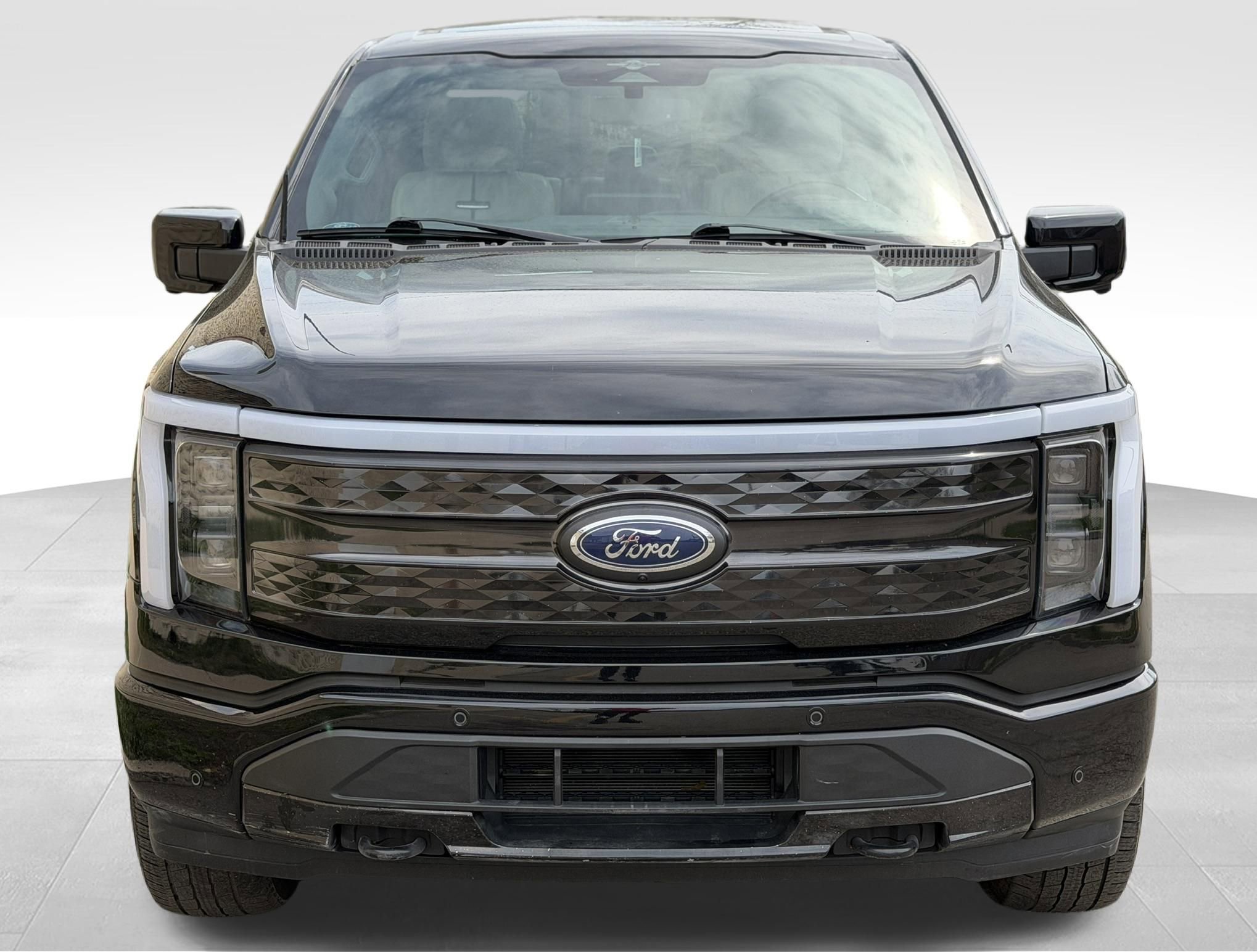 Used 2023 Ford F150 Lightning Platinum AWD/4WD image 2