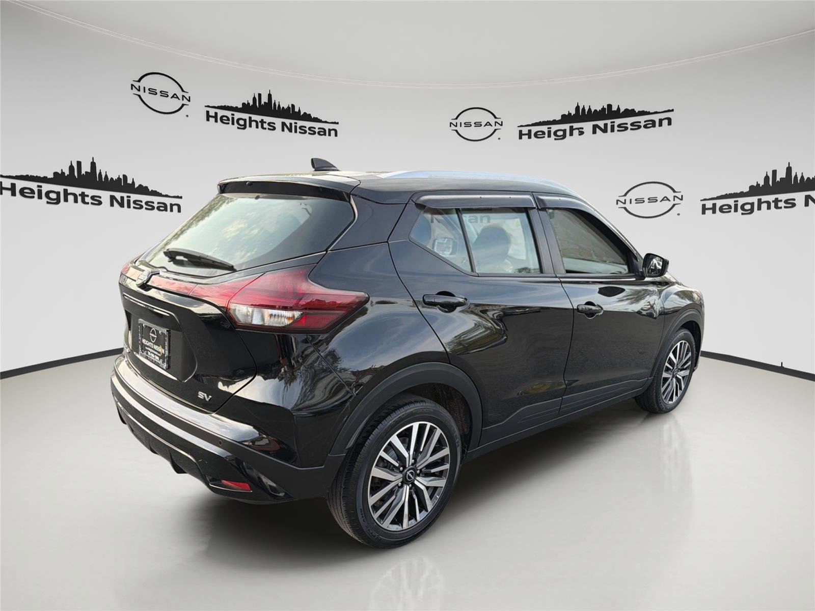 Used 2022 Nissan Kicks SV FWD image 5