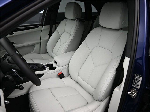 New 2026 Porsche Macan image 5