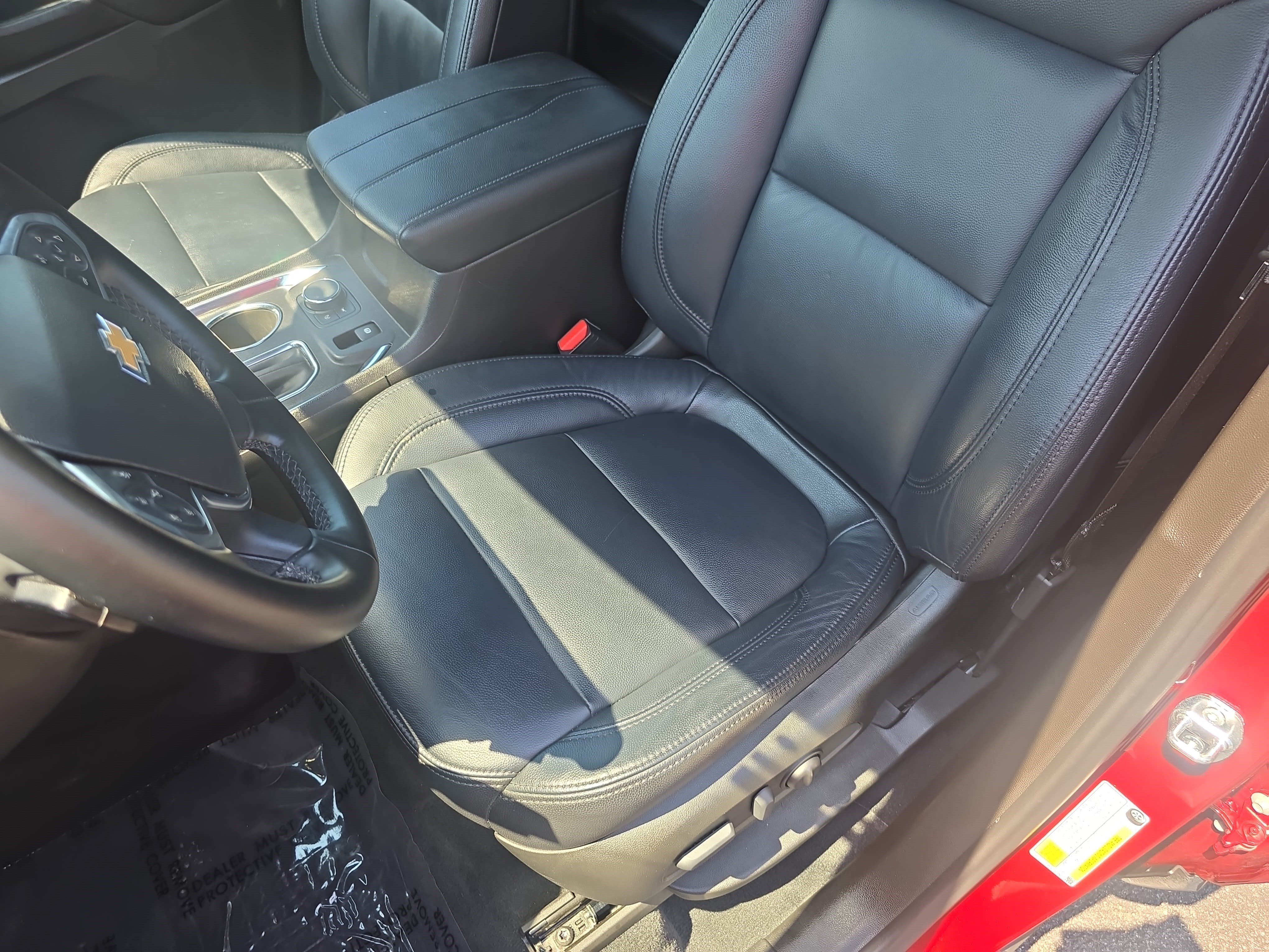 Used 2023 Chevrolet Traverse LT FWD image 16
