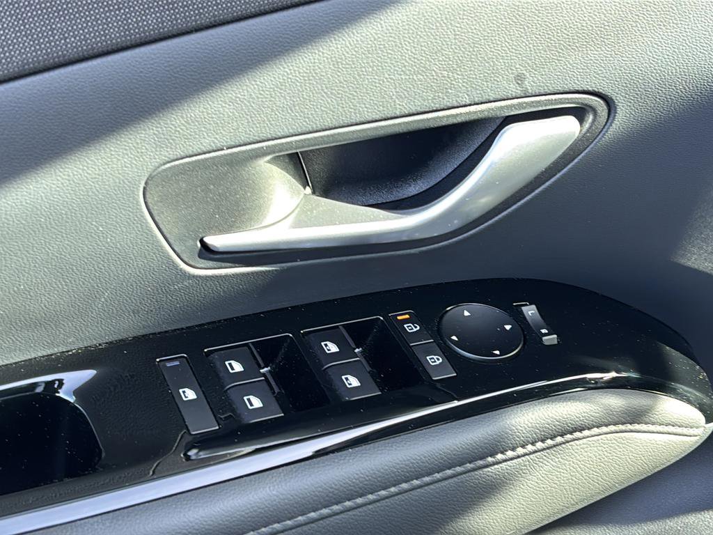Certified 2025 Hyundai Tucson Limited image 17