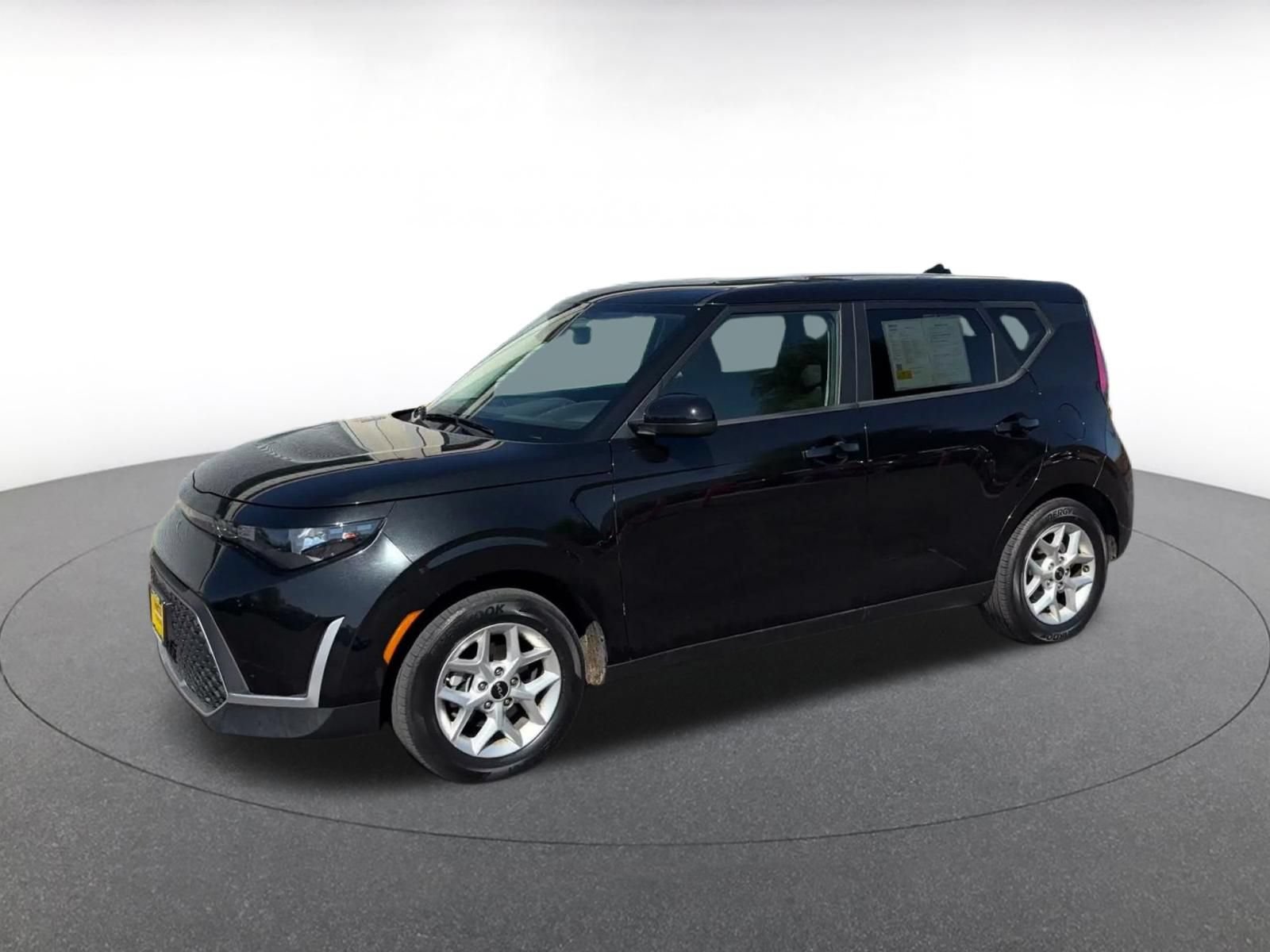 Used 2025 Kia Soul LX w/ LX Technology Package FWD image 7