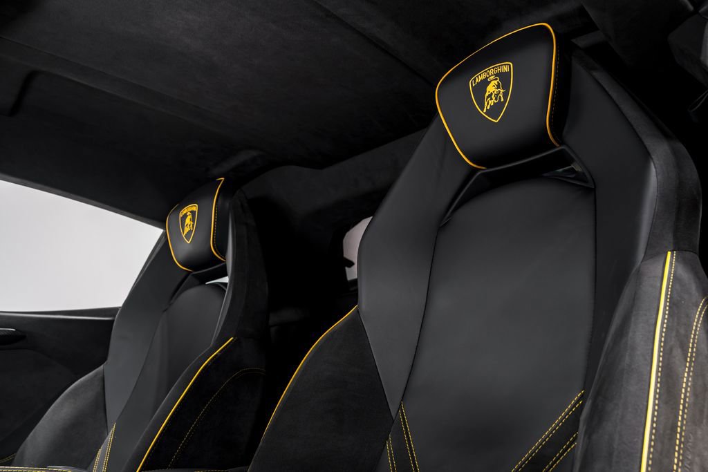 Used 2025 Lamborghini Revuelto image 18