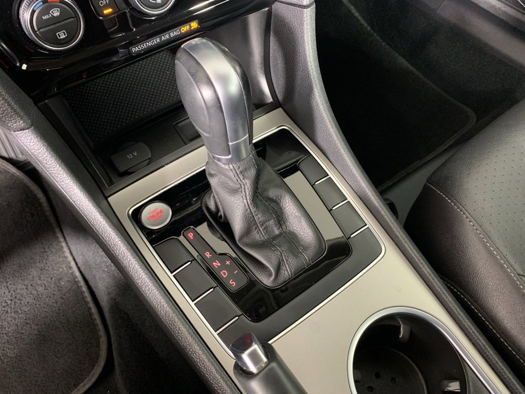 Used 2020 Volkswagen Passat 2.0T SE image 25