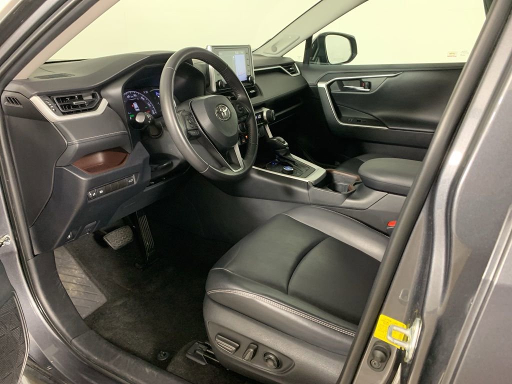 Used 2020 Toyota RAV4 Limited image 30
