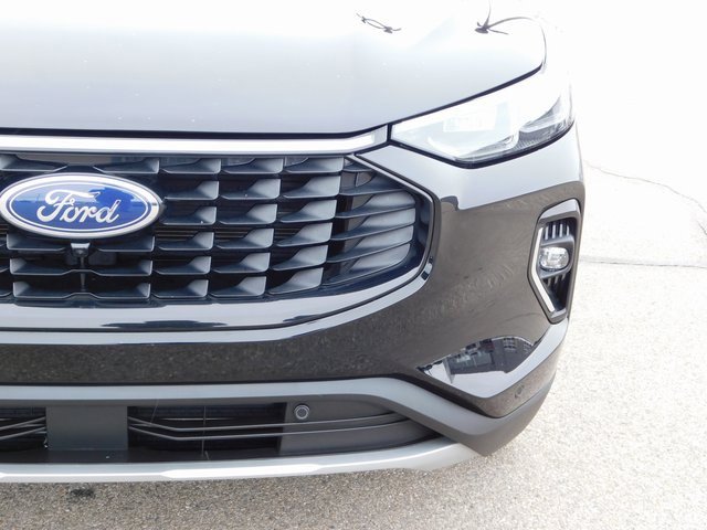 Used 2023 Ford Escape Platinum image 9