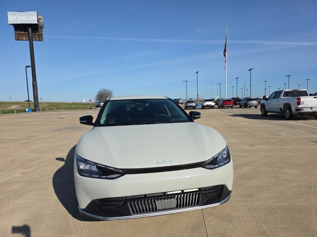 Used 2024 Kia EV6 Light image 2