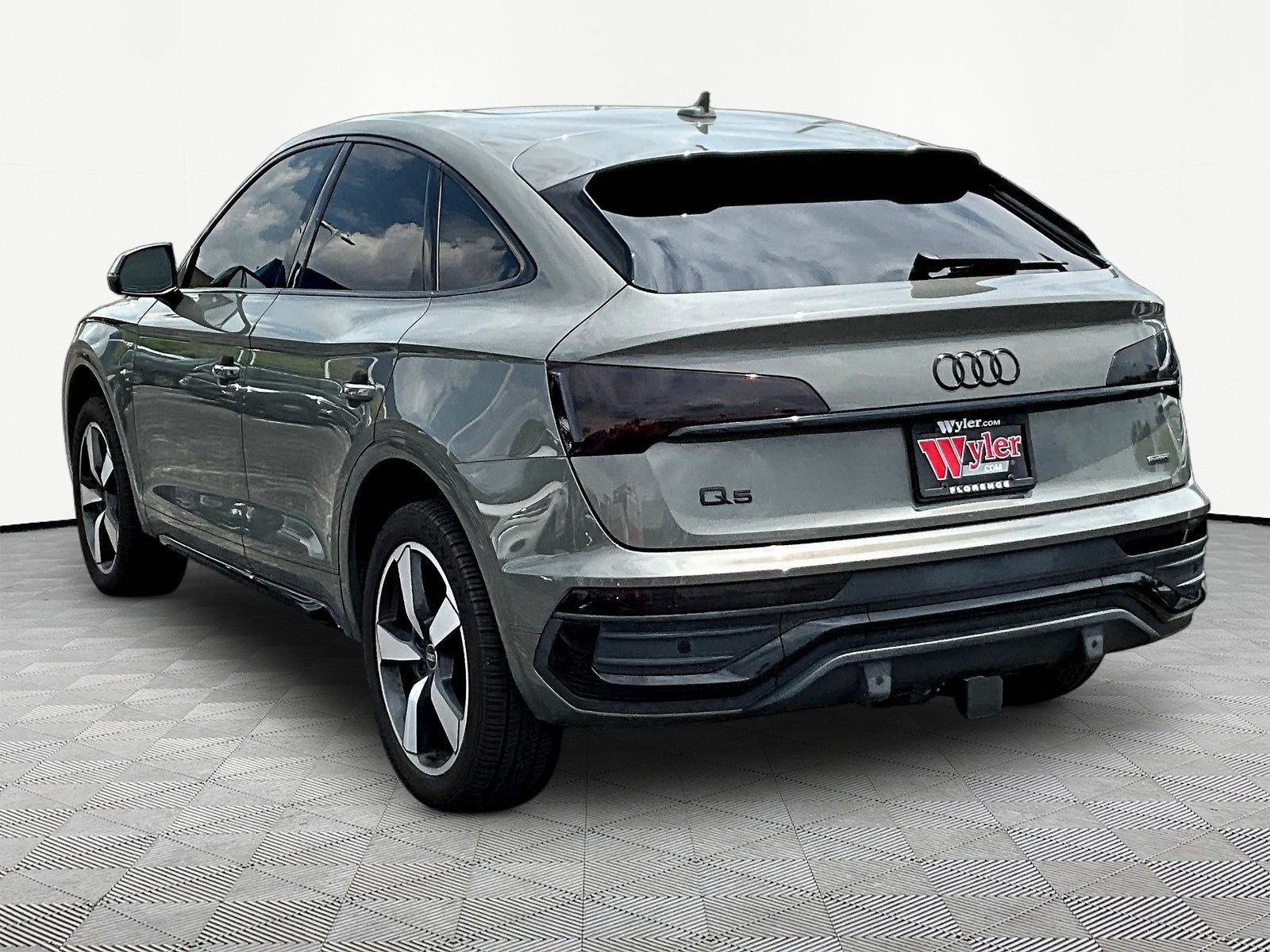 Used 2023 Audi Q5 2.0T Premium Plus w/ Premium Plus Package AWD/4WD image 4