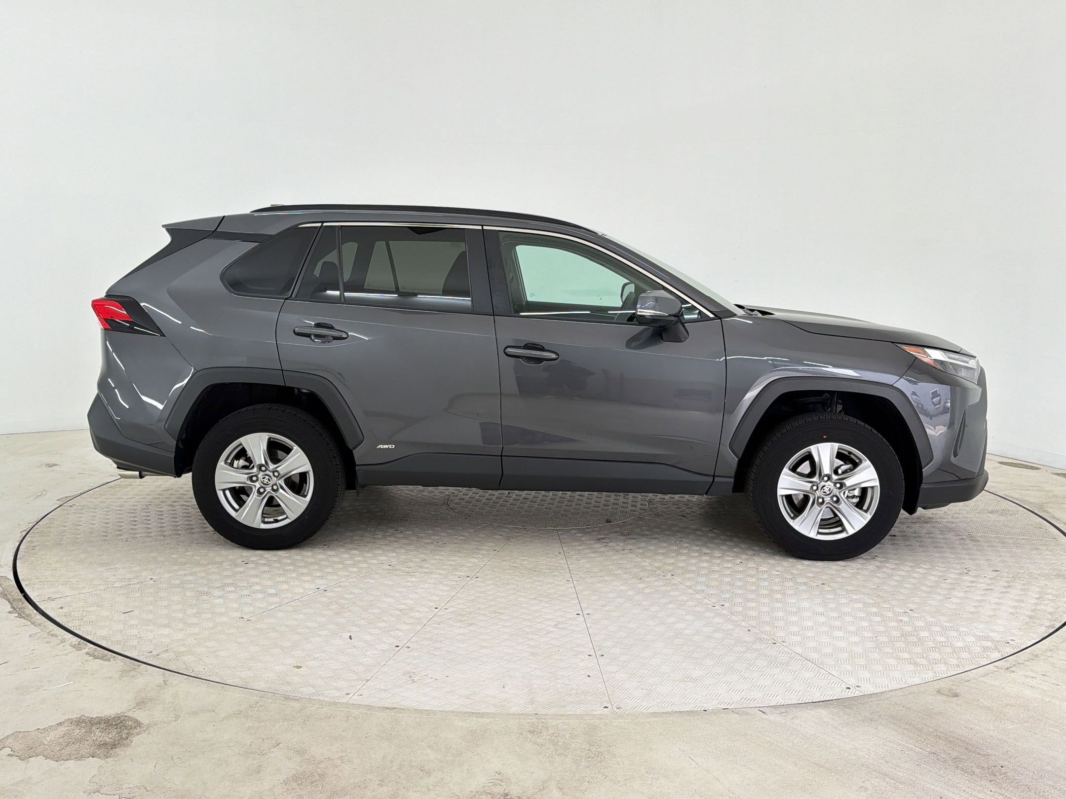 Used 2024 Toyota RAV4 XLE AWD/4WD image 8