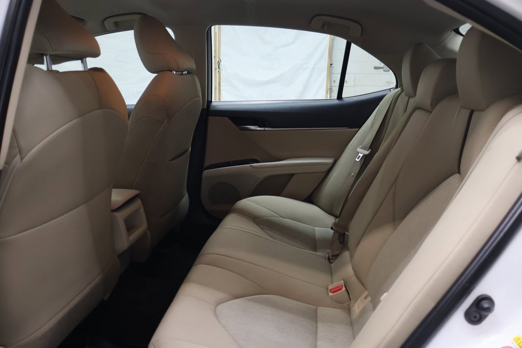 Used 2018 Toyota Camry LE image 14