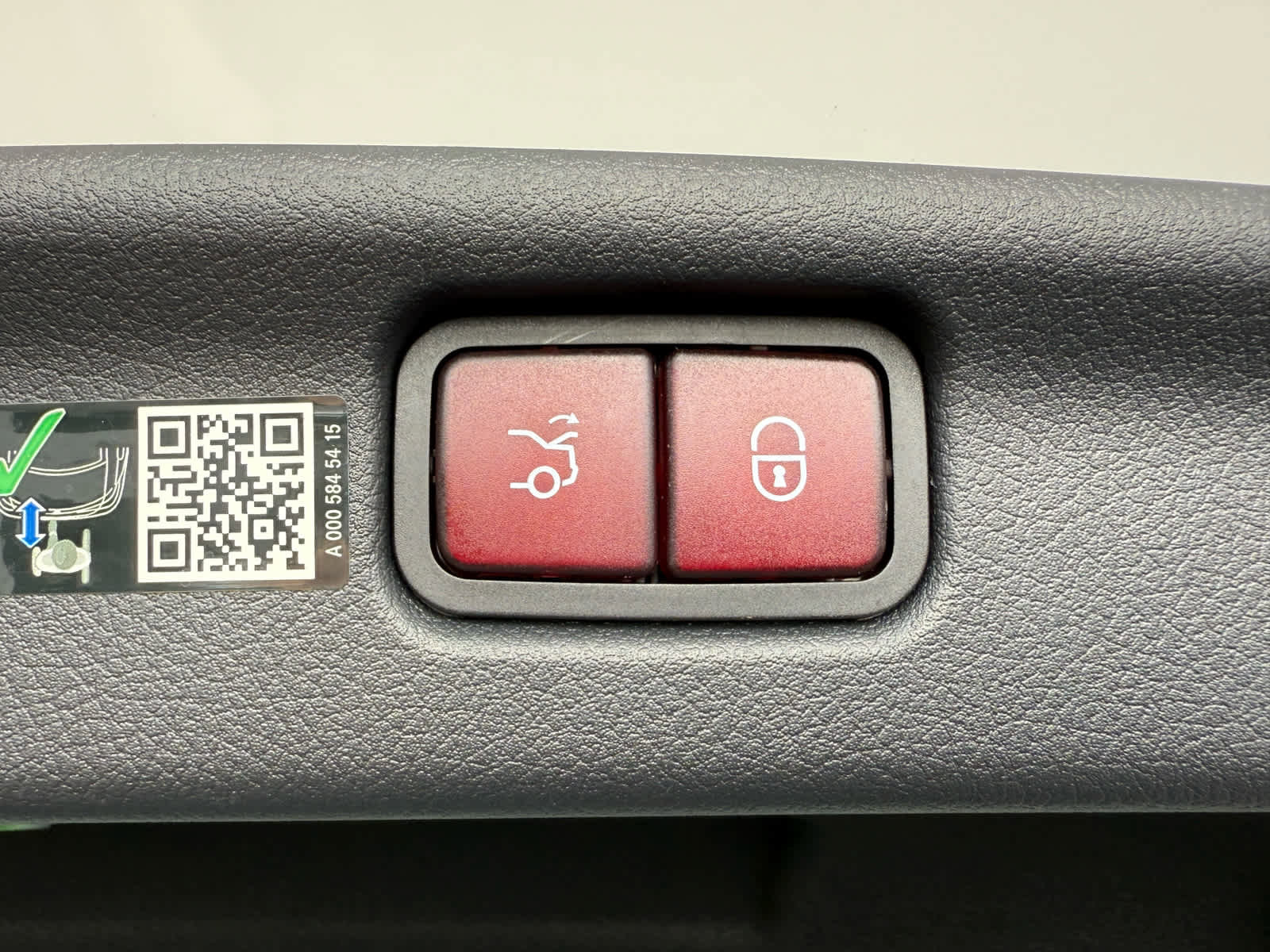 Used 2025 Mercedes-Benz C 300 4MATIC Sedan image 35