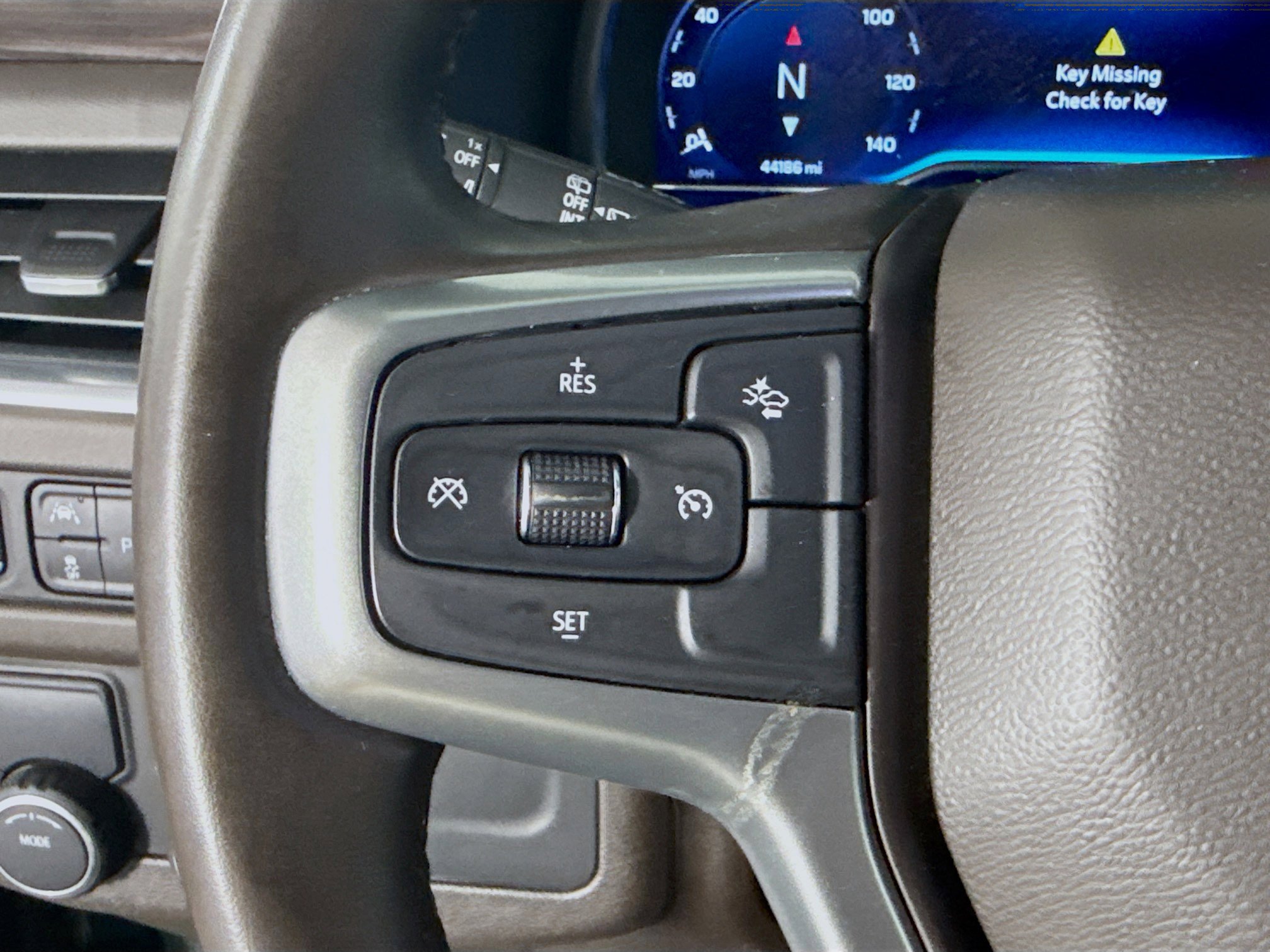 Used 2024 Chevrolet Suburban LT RWD image 14