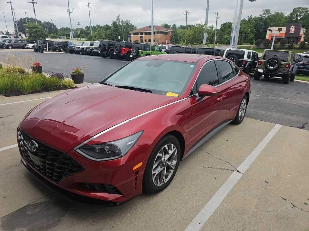 Used 2023 Hyundai Sonata SEL w/ Preferred Accessory Package FWD image 2