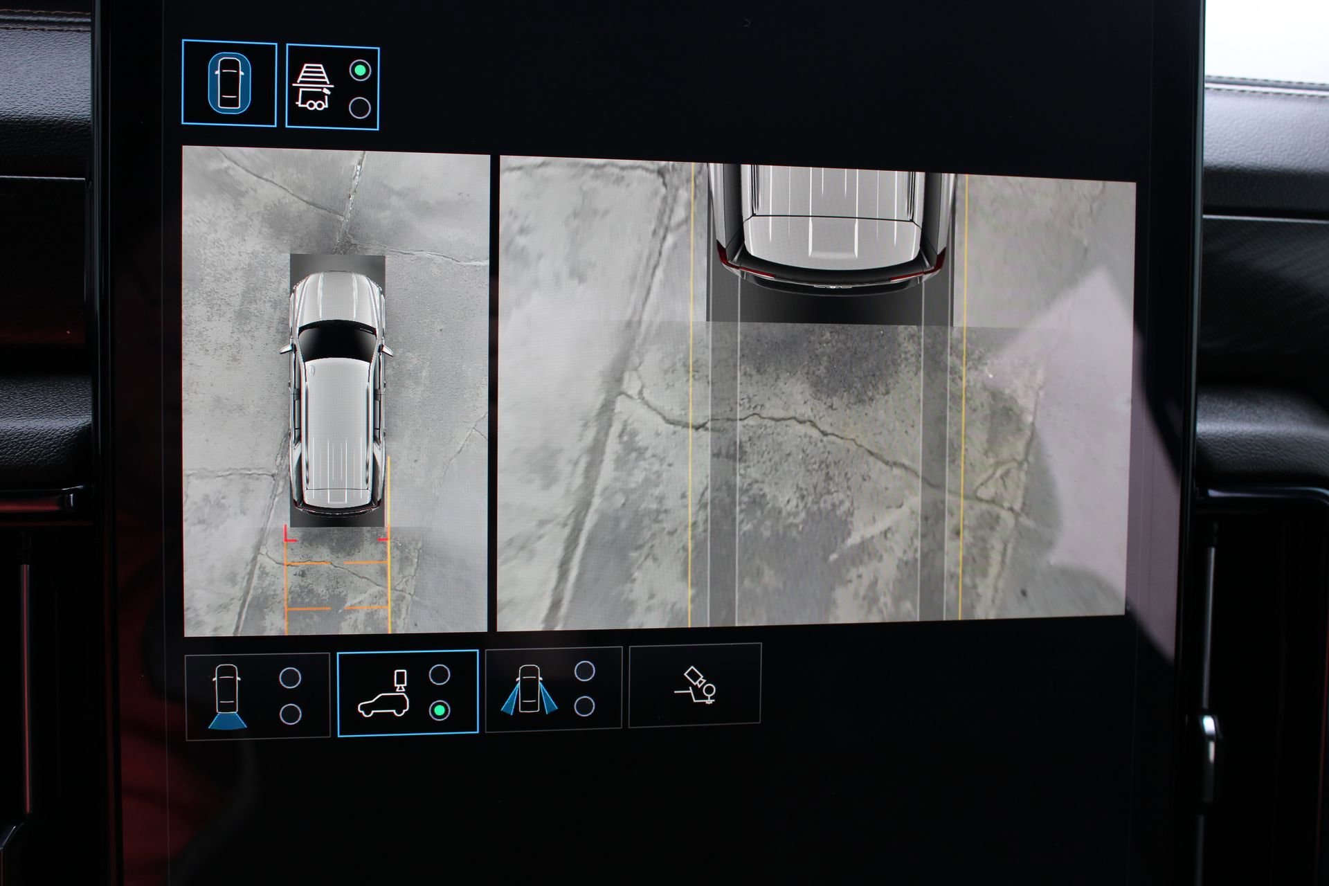 Used 2025 GMC Yukon AT4 w/ LPO, Floor Liner Package image 33