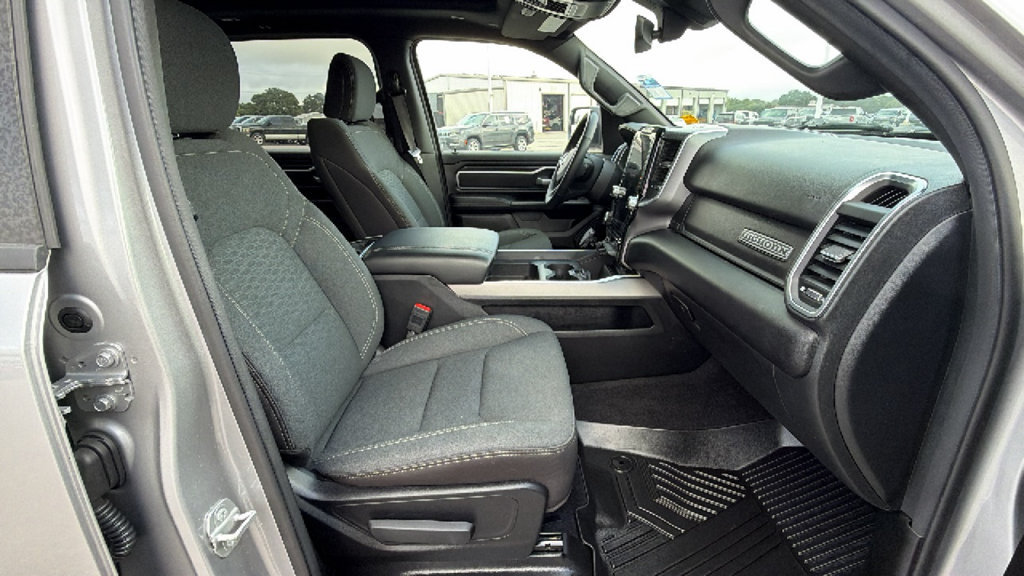 Used 2025 RAM 1500 Big Horn AWD/4WD image 31