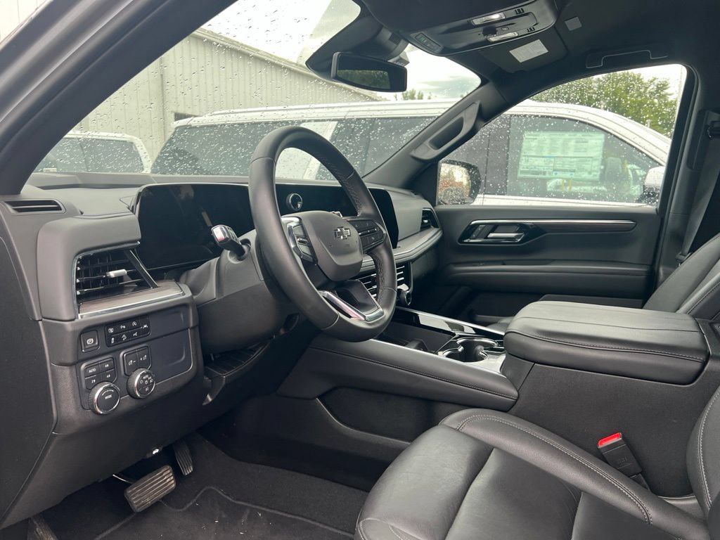 Used 2025 Chevrolet Suburban Z71 AWD/4WD image 7