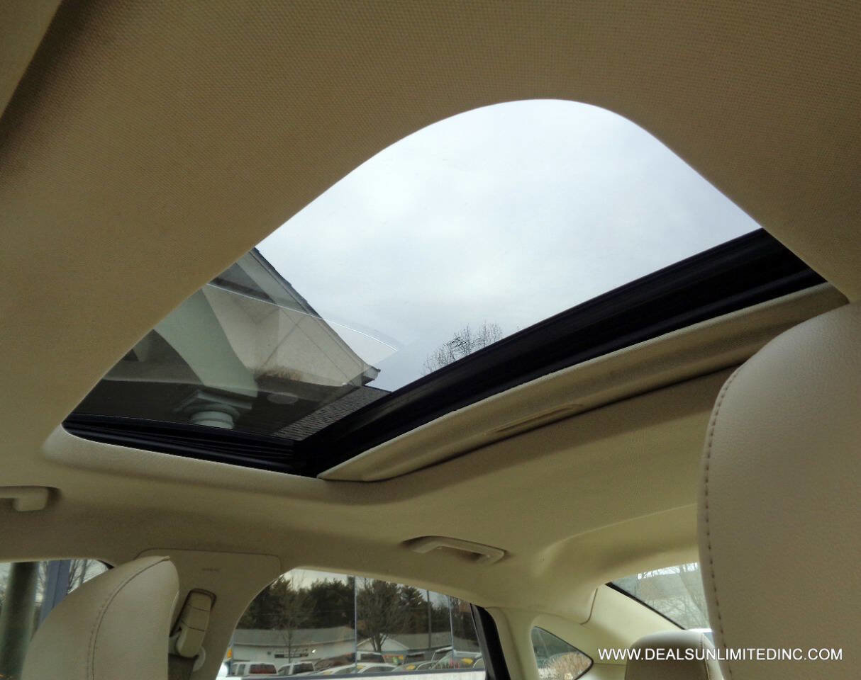 Used 2014 Ford Fusion SE w/ Equipment Group 202A FWD image 17