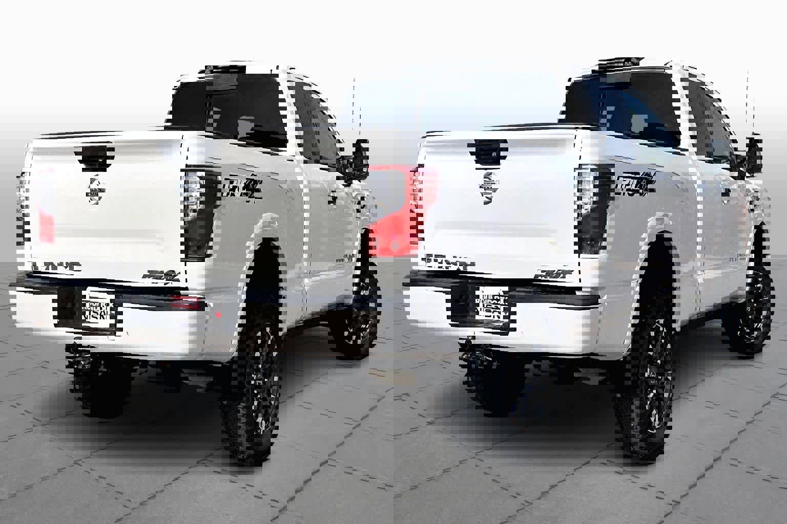 Used 2017 Nissan Titan PRO-4X image 13