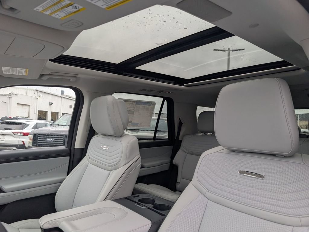 New 2026 Ford Expedition Platinum w/ Platinum Ultimate Package AWD/4WD image 5