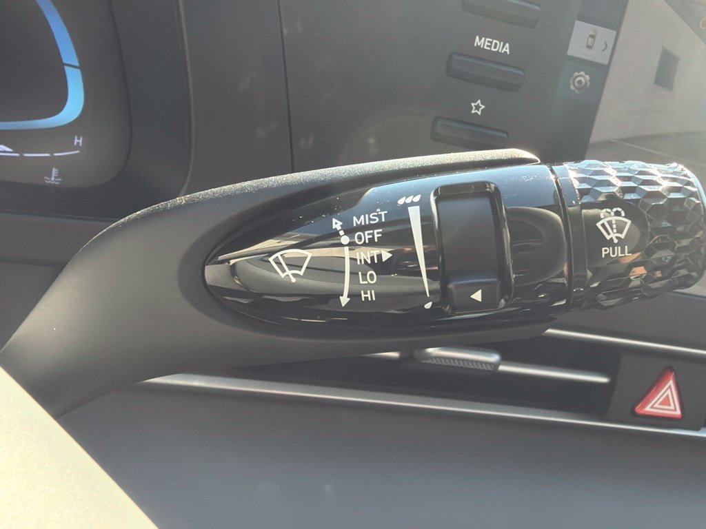 New 2026 Hyundai Elantra SE FWD image 30