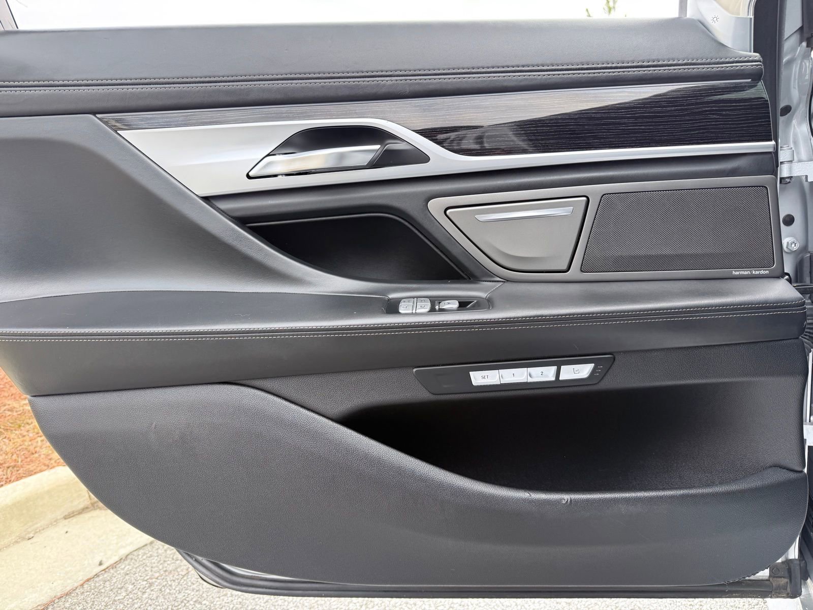 Used 2018 BMW 750i xDrive image 43