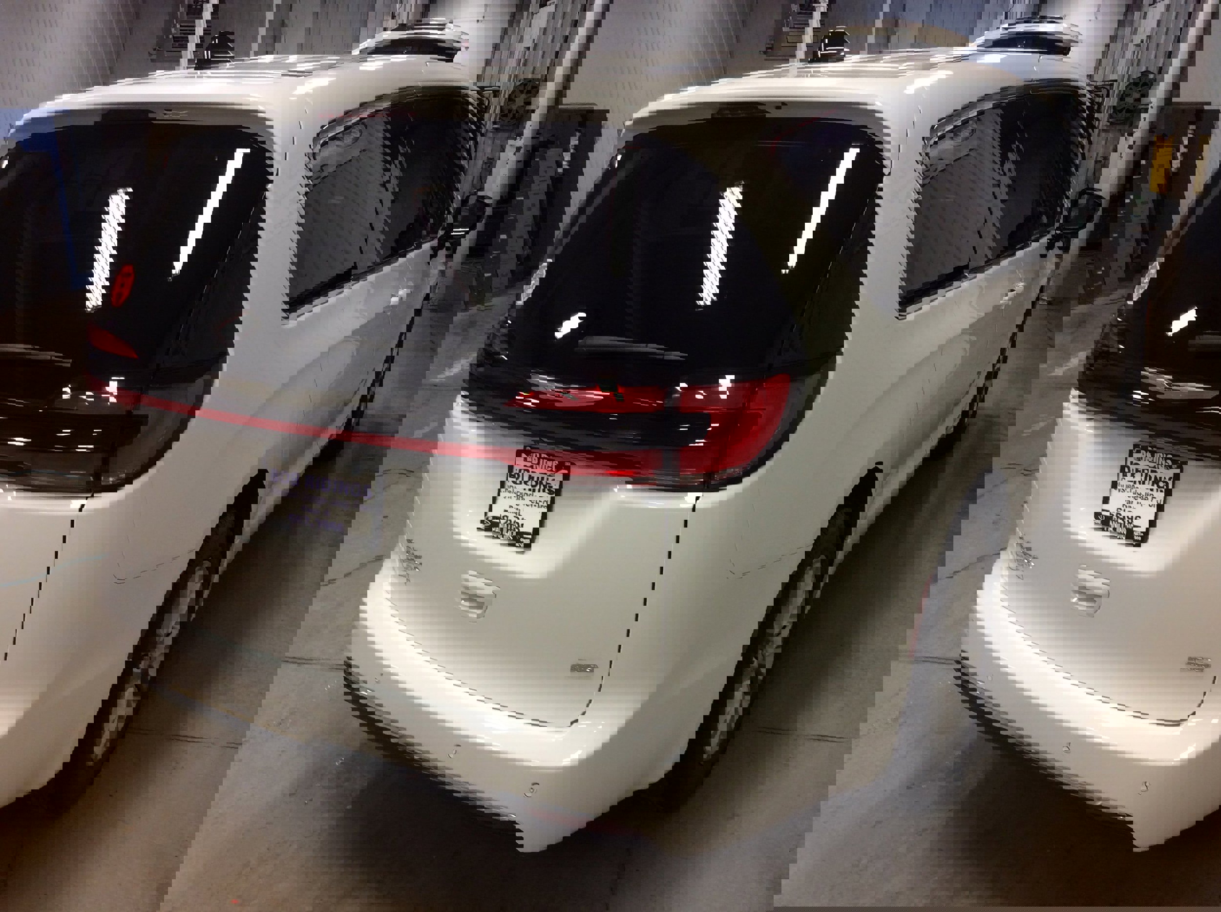 Used 2024 Chrysler Pacifica Touring-L image 7