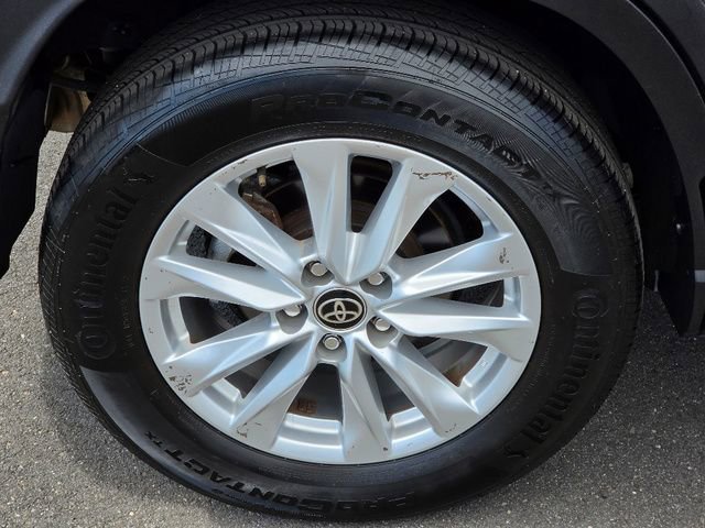 Used 2023 Toyota Corolla Cross LE w/ Moonroof Package image 12