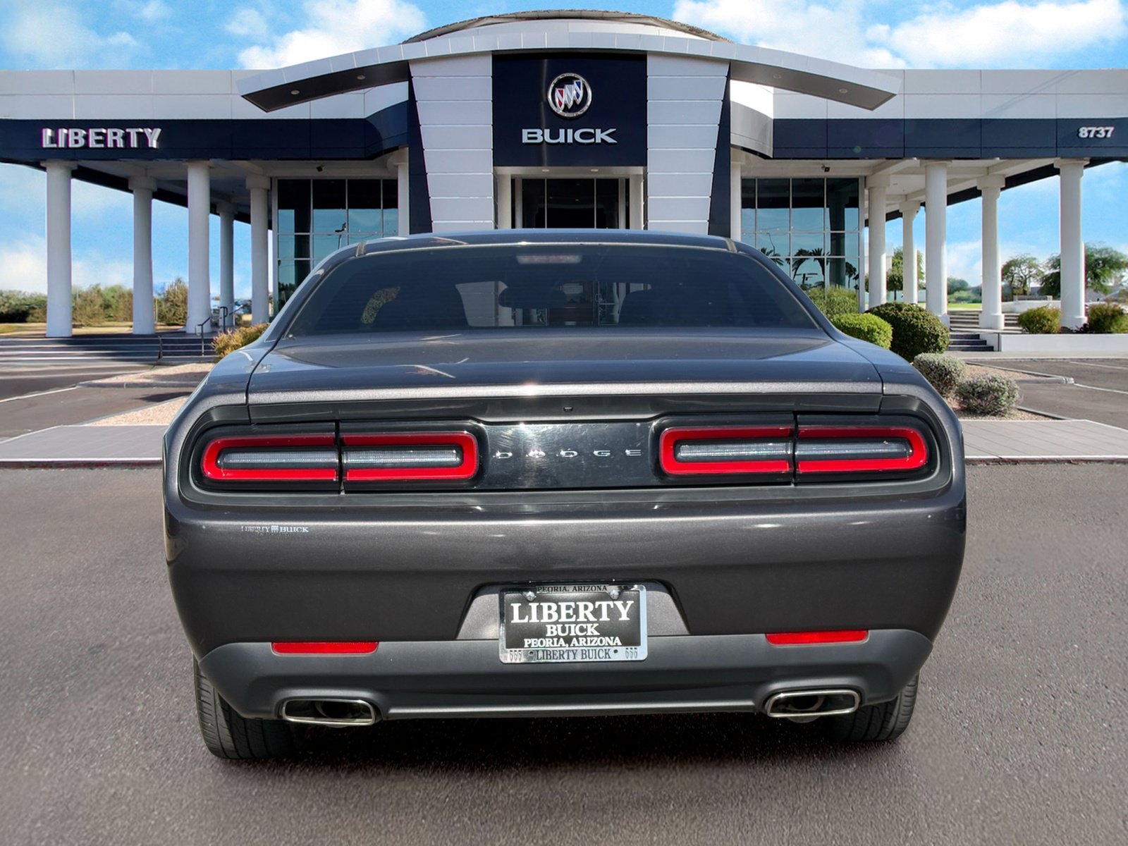 Used 2016 Dodge Challenger SXT RWD image 5