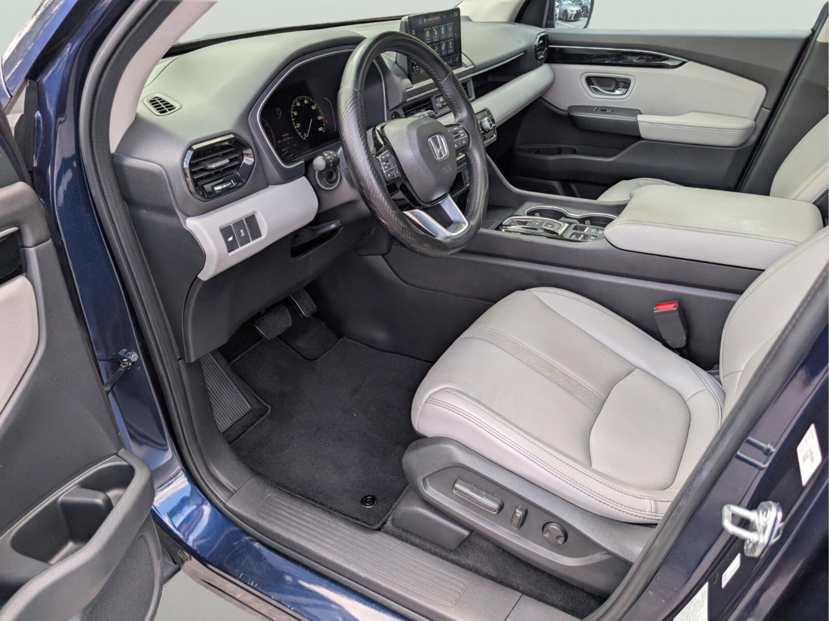 Used 2023 Honda Pilot Touring image 29