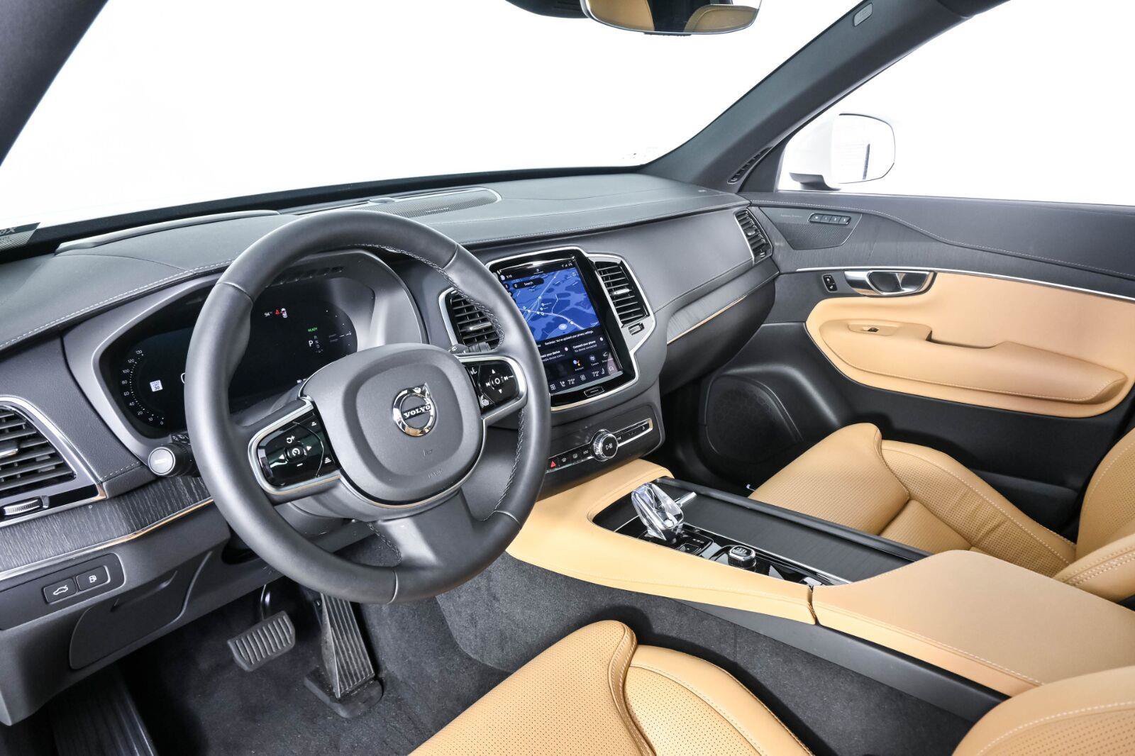 Used 2025 Volvo XC90 T8 Ultra w/ Protection Package Premier AWD/4WD image 4