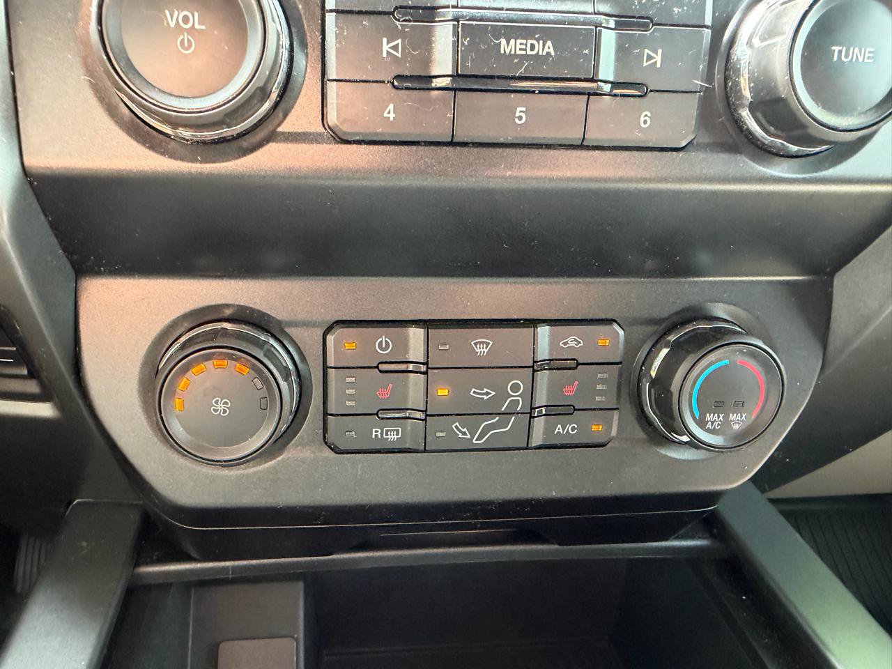 Used 2020 Ford F250 XLT w/ XLT Premium Package AWD/4WD image 32