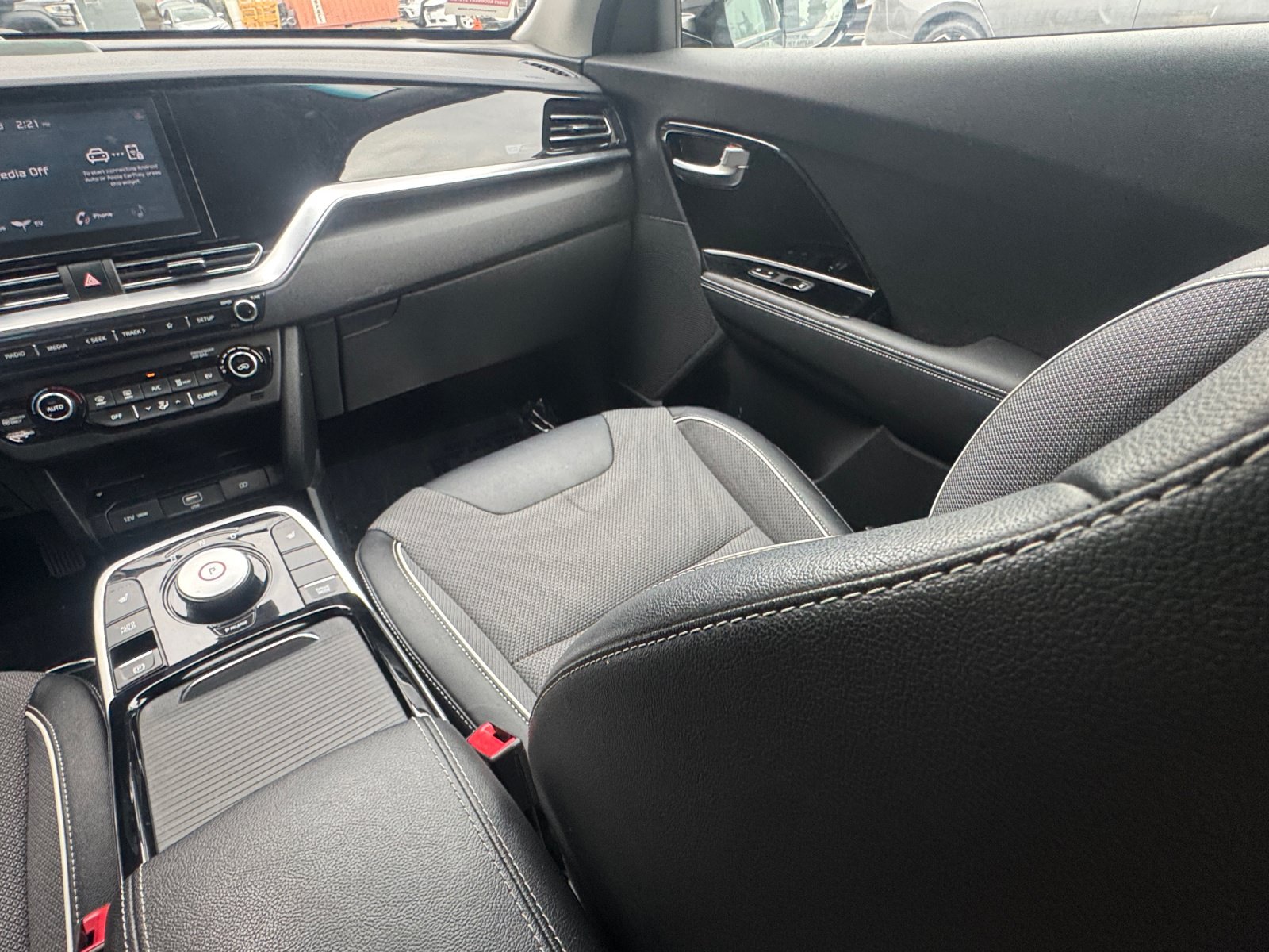 Used 2022 Kia Niro EX FWD image 19