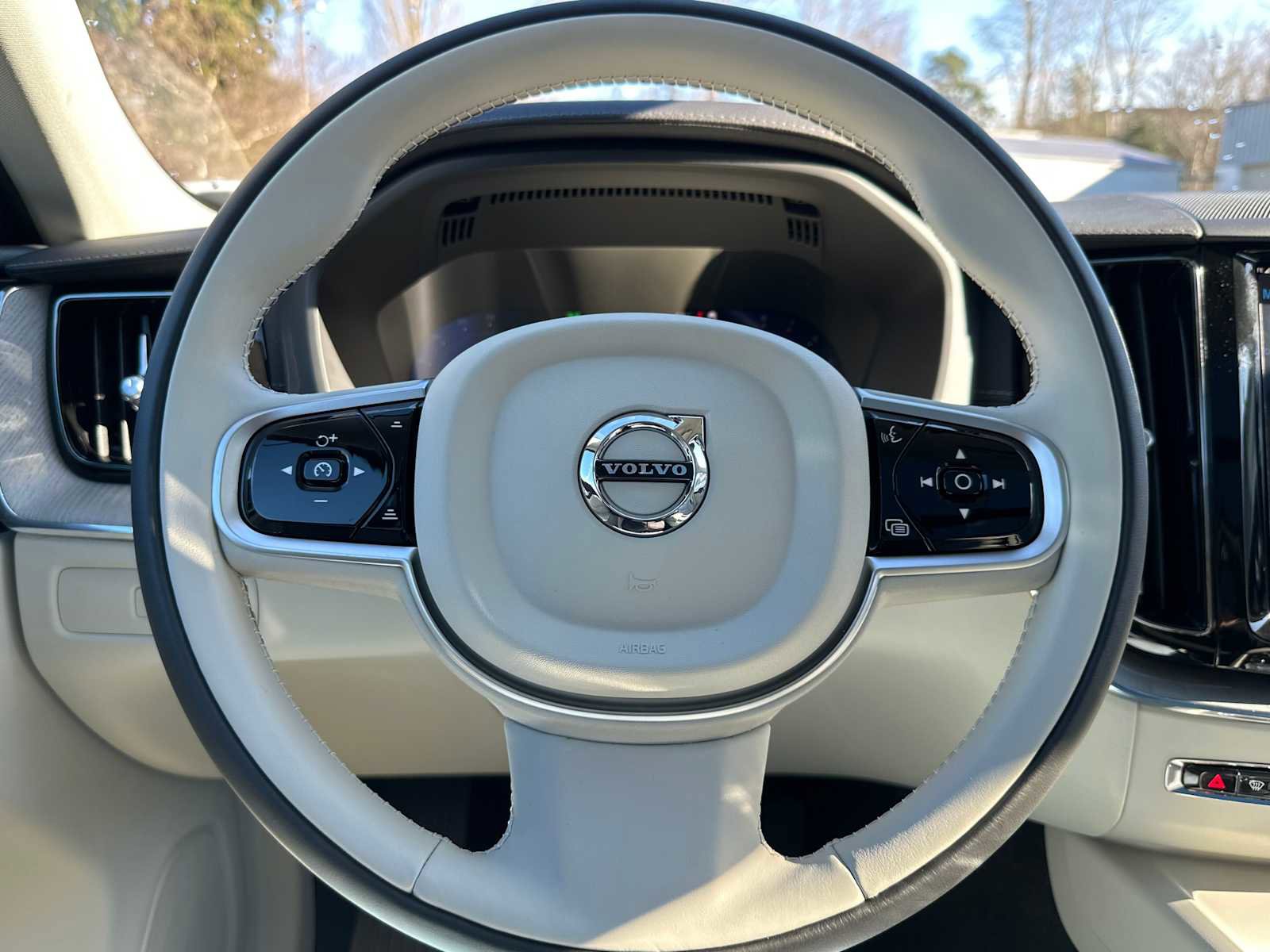 Used 2025 Volvo XC60 B5 Ultra w/ Protection Package Premier image 24