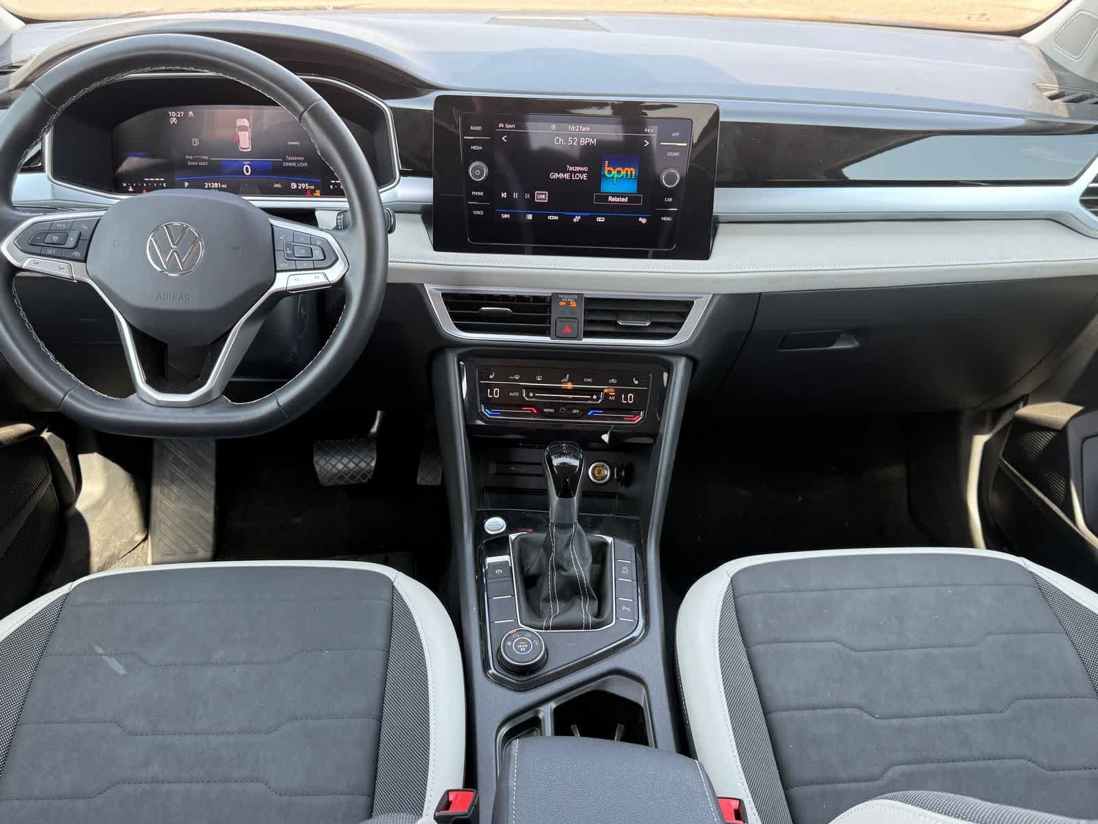 Used 2025 Volkswagen Taos SE AWD/4WD image 9