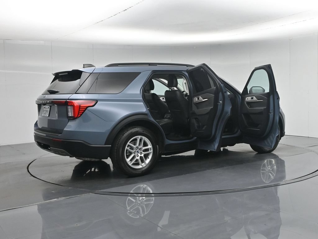 Used 2025 Ford Explorer Active w/ Active Comfort Package RWD image 6