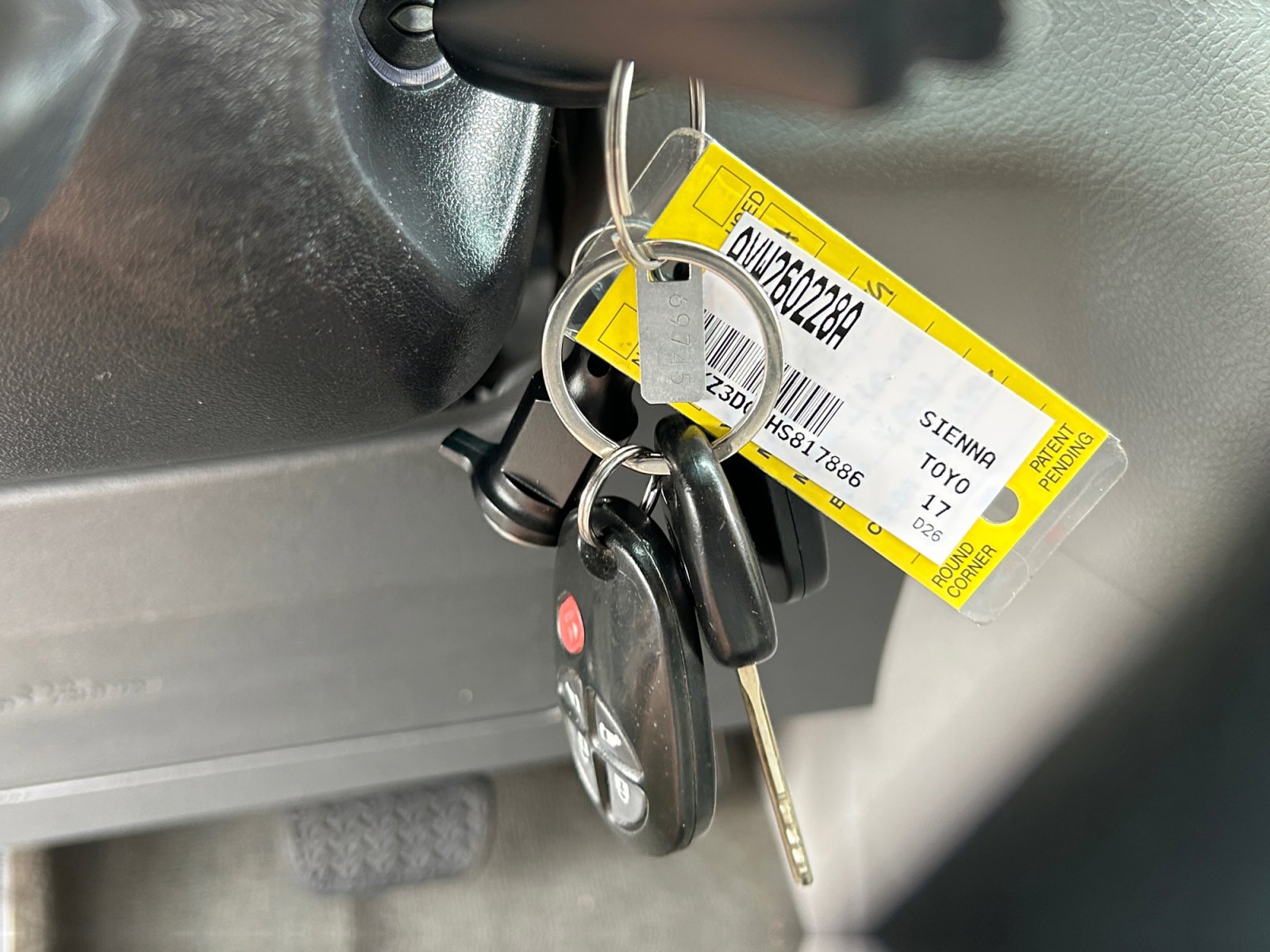Used 2017 Toyota Sienna LE FWD image 29